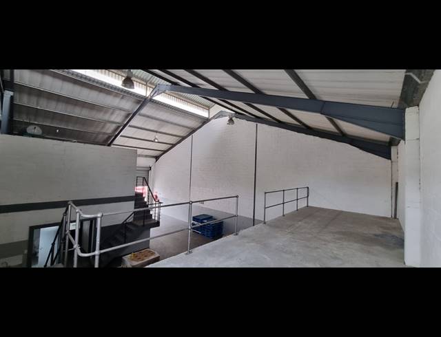 1,037M² WAREHOUSE TO LET IN AIRPORT INDUSTRIA